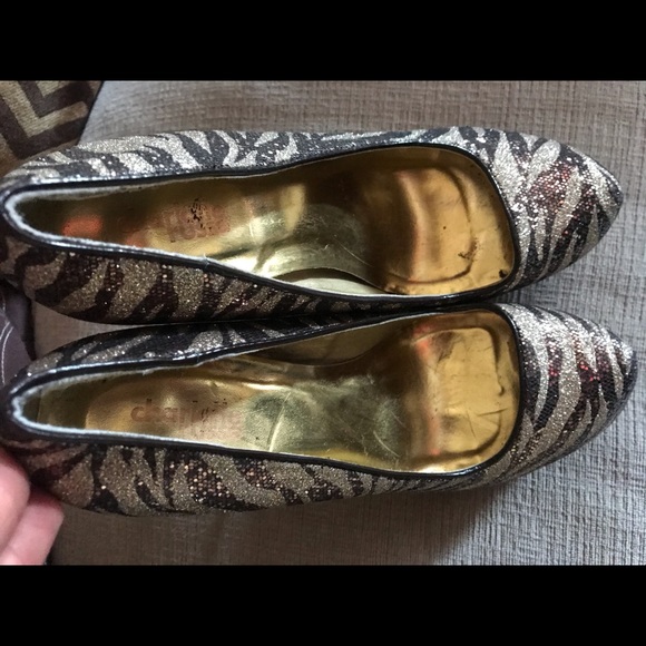 Zebra pump heels size 8 - Picture 2 of 7